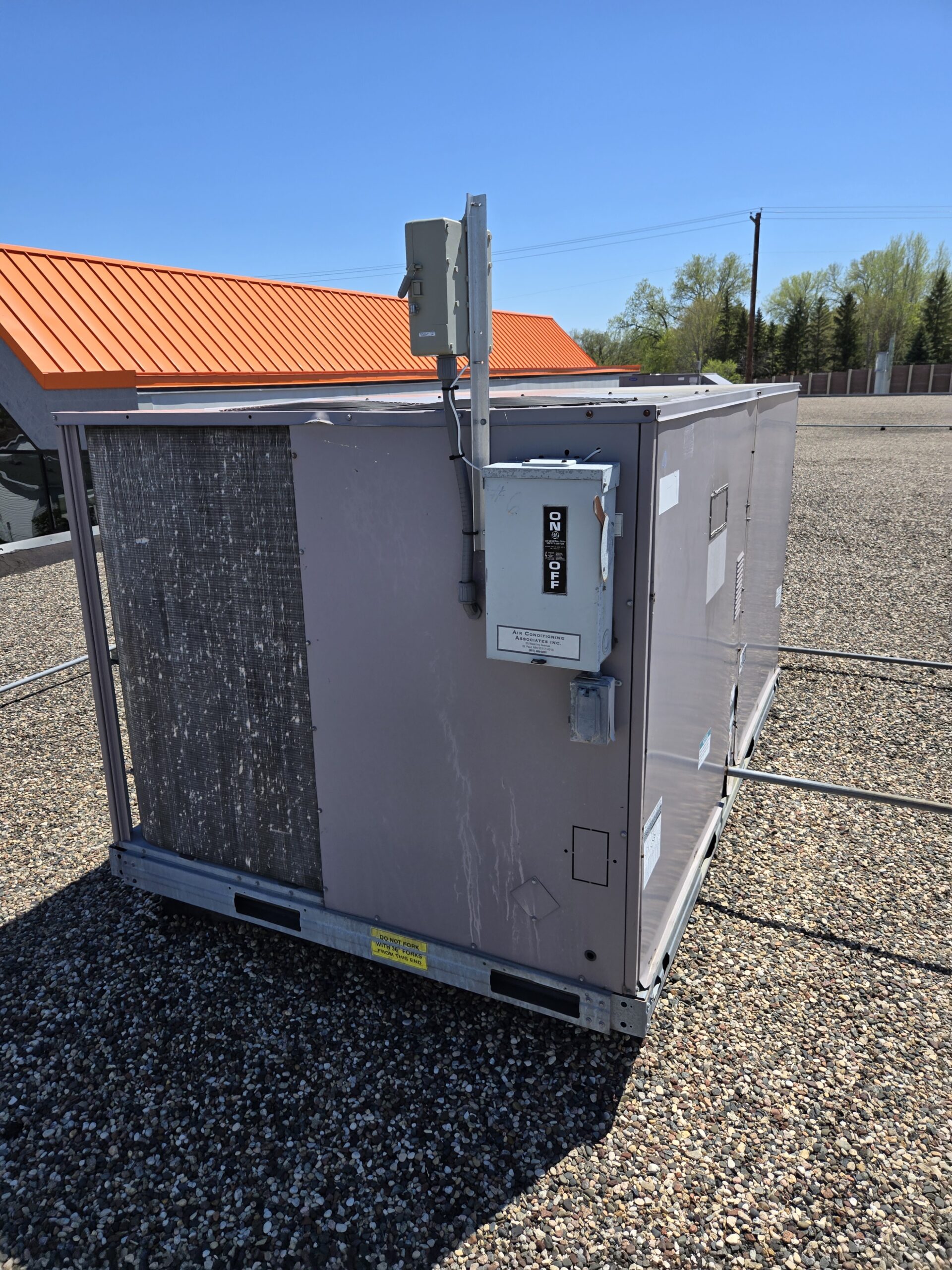 Rooftop HVAC unit with electrical disconnect switch