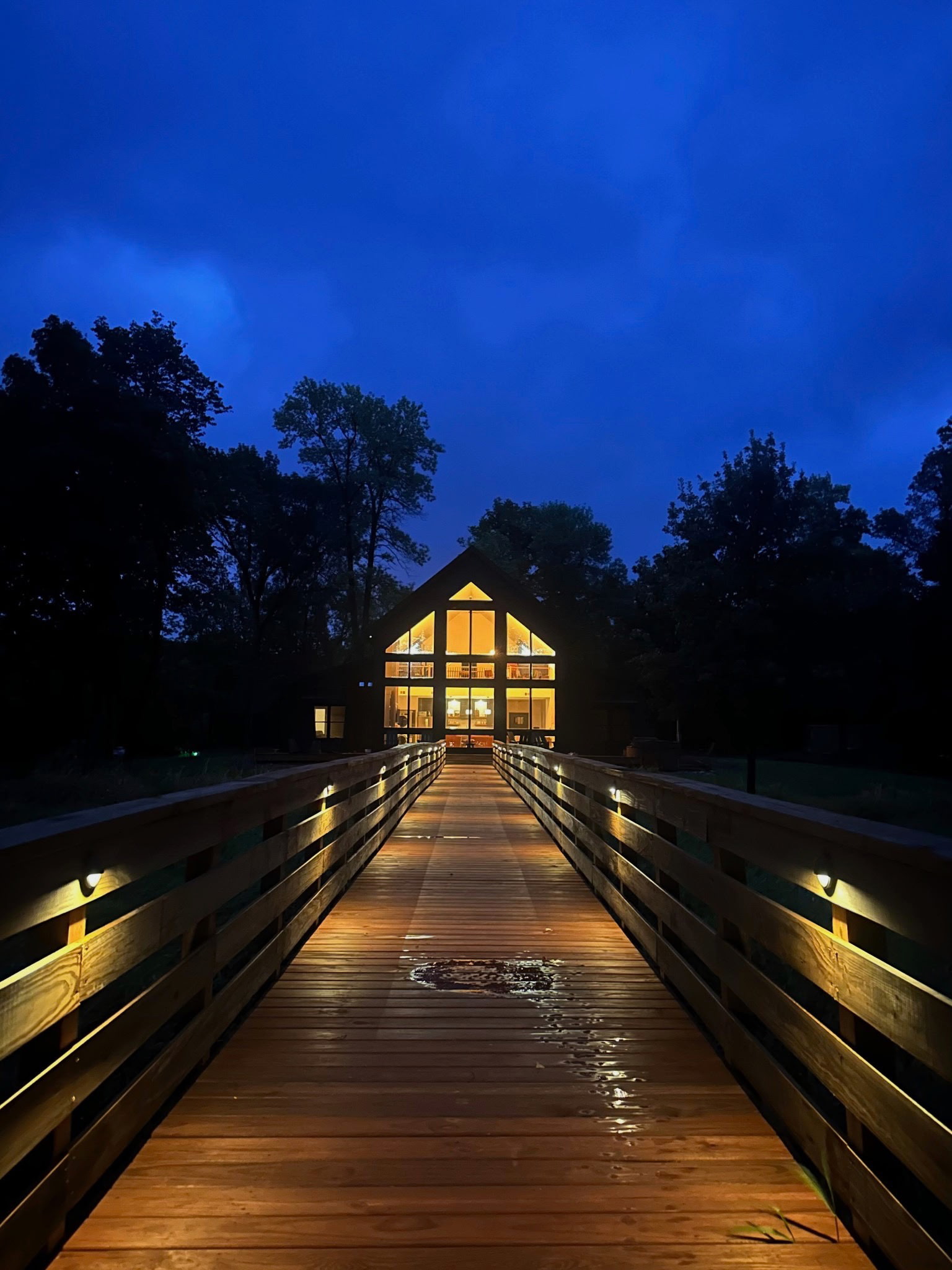 Pathway lighting to modern house at night – Happy Electric